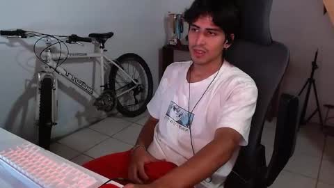 Snapshot of thieves_us chatting on 15, 10, 2025 thieves_us online show from 15, 10, 2025