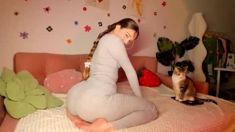 Amelia  shows on mondays fridays and sundays  if anything changes im giving updates on my fansly  online show from 26, 9, 2025