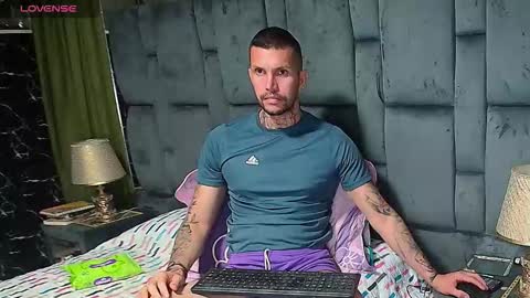 Snapshot of thomas_grey_1 chatting on 5, 11, 2025 thomas_grey_1 online show from 5, 11, 2025