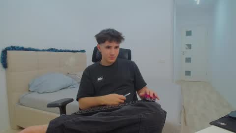 Snapshot of thomas_lawrence chatting on 14, 12, 2024 Thomas Lawrence online show from 14, 12, 2024