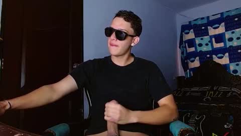 Snapshot of thomas_may4rs chatting on 1, 12, 2025 ---Thomas--- online show from 1, 12, 2025