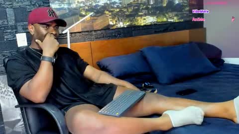 thomas Santtos online show from 2, 3, 2025