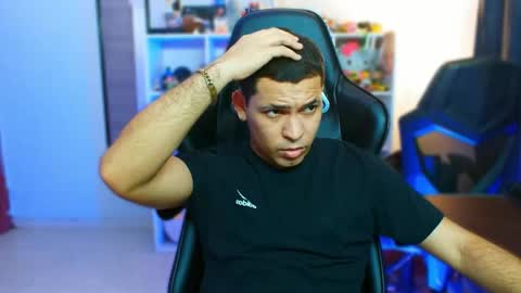 Snapshot of thomascollins__ chatting on 8, 11, 2025 Thomas online show from 8, 11, 2025