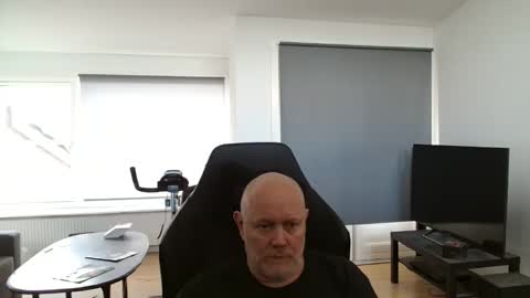 thomash32 online show from 17, 10, 2025