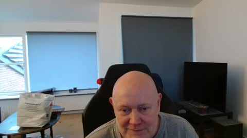 thomash32 online show from 4, 12, 2025