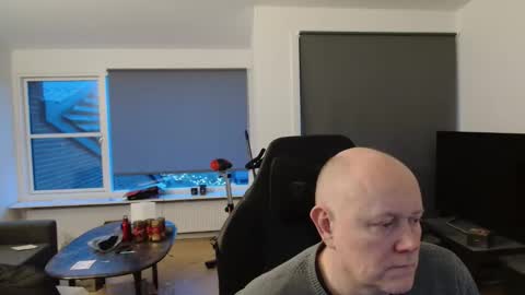 thomash32 online show from 22, 12, 2025