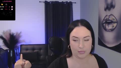 Tia Bella online show from 7, 1, 2025