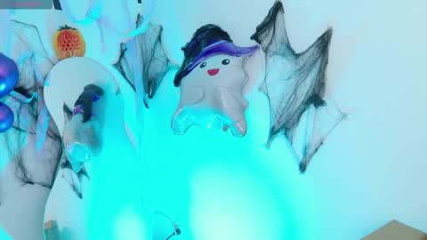 Tiana Le online show from 23, 10, 2025