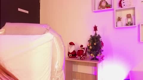 Snapshot of tiarha_ chatting on 2, 12, 2025 Tiarha online show from 2, 12, 2025