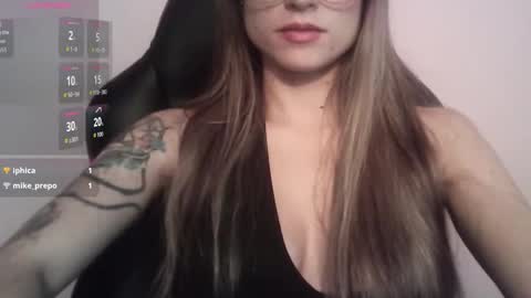 Snapshot of tifanny_a chatting on 19, 11, 2025 Tifanny online show from 19, 11, 2025