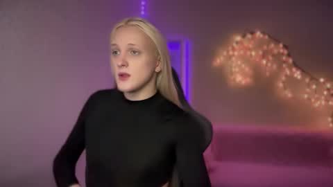 Snapshot of tiffany2005 chatting on 30, 10, 2025 Amira online show from 30, 10, 2025