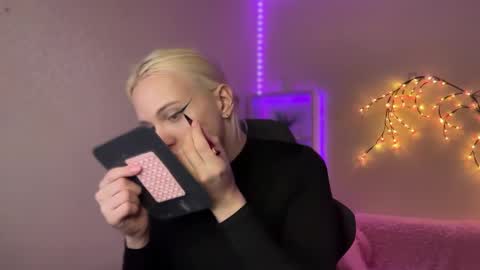 Snapshot of tiffany2005 chatting on 31, 10, 2025 Amira online show from 31, 10, 2025