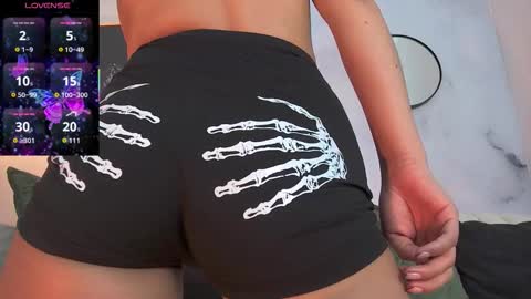 tiffany_low online show from 27, 10, 2025