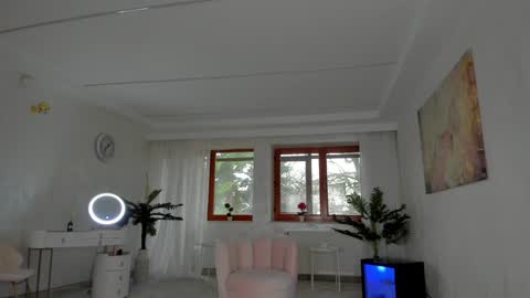 Tiffany Houston online show from 3, 2, 2025