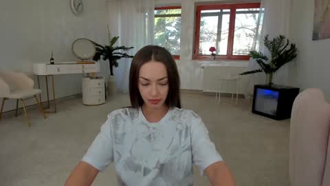 Tiffany Houston online show from 5, 3, 2025