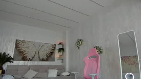 Tiffany Houston online show from 9, 1, 2026