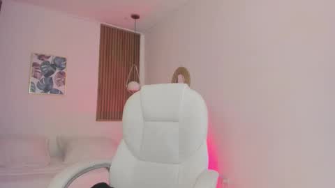 Tiffany online show from 24, 11, 2025