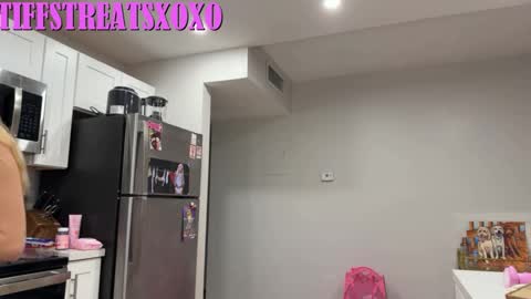 Snapshot of tiffstreatsxoxo chatting on 4, 3, 2026 Tiffstreatsxoxo online show from 4, 3, 2026