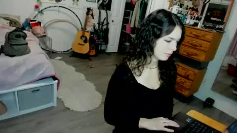 Snapshot of tiggerrosey chatting on 11, 1, 2025   All my Links online show from 11, 1, 2025