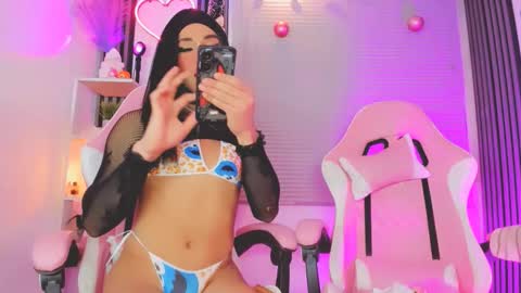 Snapshot of timmy_boyy chatting on 14, 12, 2025 Hallie And Annie online show from 14, 12, 2025