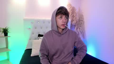 Timothy 21 years old online show from 19, 11, 2025