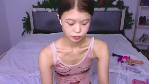 tina__kim online show from 8, 1, 2025