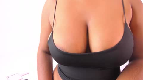 Snapshot of tinacurly chatting on 16, 11, 2025 Tina online show from 16, 11, 2025