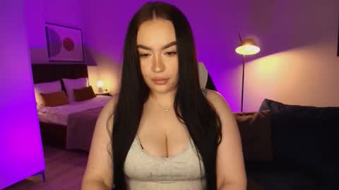 hi im curvy babyface girlie Tina online show from 19, 2, 2026