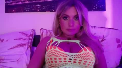 tinkerbell822 online show from 6, 2, 2025