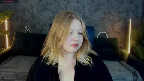 TinkerrBelll online show from 17, 11, 2025