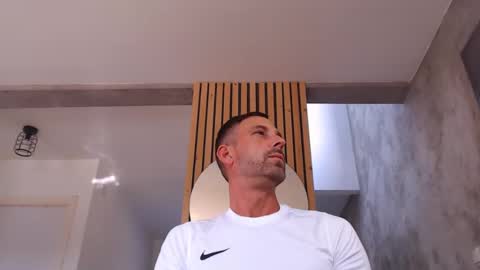 Snapshot of tinoclandestino chatting on 15, 2, 2025 tinoclandestino online show from 15, 2, 2025