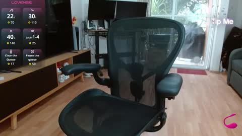 Tiny Caroline online show from 27, 11, 2025