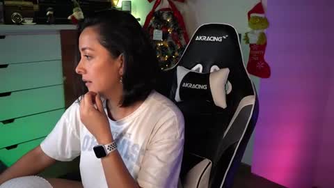 Snapshot of tiny_panther chatting on 11, 12, 2024 Ana Molly online show from 11, 12, 2024