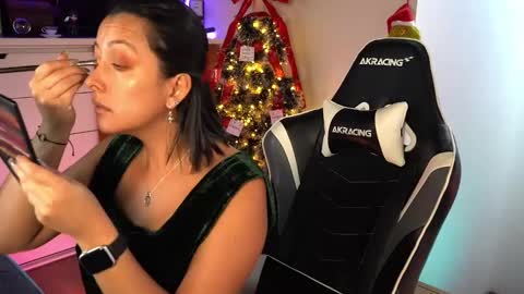 Snapshot of tiny_panther chatting on 23, 12, 2024 Ana Molly online show from 23, 12, 2024