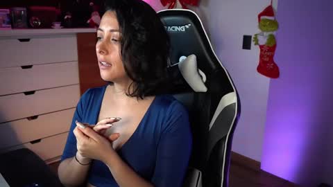 Snapshot of tiny_panther chatting on 4, 1, 2025 Ana Molly online show from 4, 1, 2025