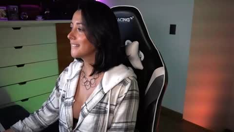 Snapshot of tiny_panther chatting on 7, 1, 2025 Ana Molly online show from 7, 1, 2025