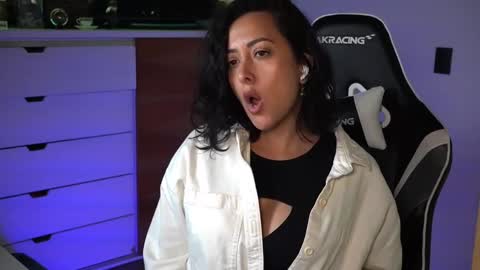 Snapshot of tiny_panther chatting on 17, 1, 2025 Ana Molly online show from 17, 1, 2025