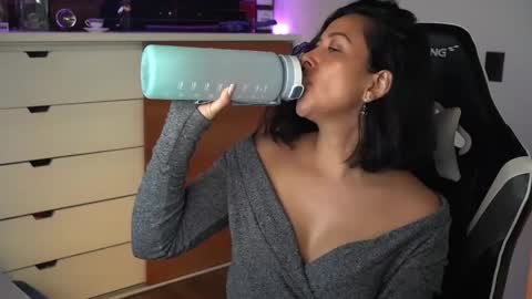 Snapshot of tiny_panther chatting on 21, 1, 2025 Ana Molly online show from 21, 1, 2025