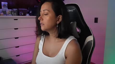 Snapshot of tiny_panther chatting on 28, 1, 2025 Ana Molly online show from 28, 1, 2025