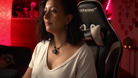 Snapshot of tiny_panther chatting on 19, 2, 2025 Ana Molly online show from 19, 2, 2025