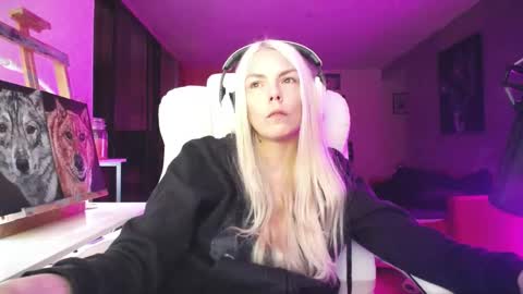 stage Kylie Sinner  brand CLITBAIT online show from 13, 10, 2025