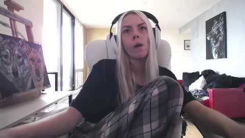 stage Kylie Sinner  brand CLITBAIT online show from 1, 11, 2025