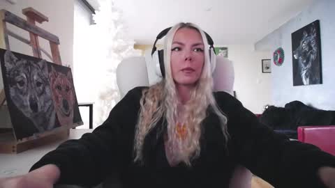 stage Kylie Sinner  brand CLITBAIT online show from 8, 11, 2025