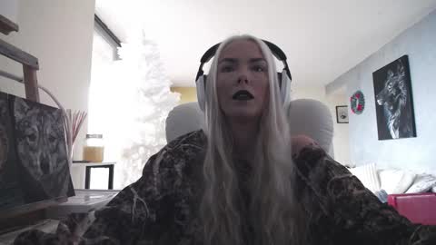 stage Kylie Sinner  brand CLITBAIT online show from 28, 11, 2025