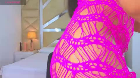 Tiphani Walker online show from 2, 11, 2025