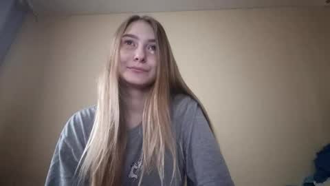 Hi Im Carry 18 years old online show from 11, 11, 2025