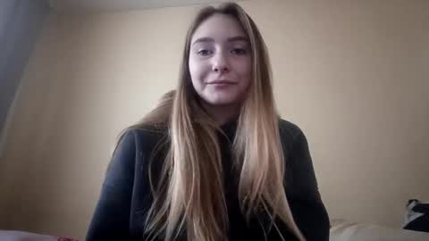 Hi Im Carry 18 years old online show from 13, 11, 2025