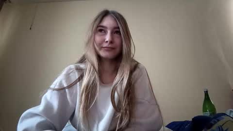 Hi Im Carry 18 years old online show from 4, 2, 2026