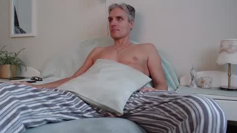 Daniel Bisexual uncut 20cm online show from 8, 12, 2024