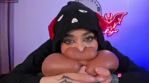   Independent model online show from 5, 3, 2026